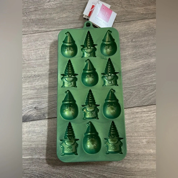 Metallic Gnomes And Santa Candy Mold, Green, NWT - Picture 5 of 6